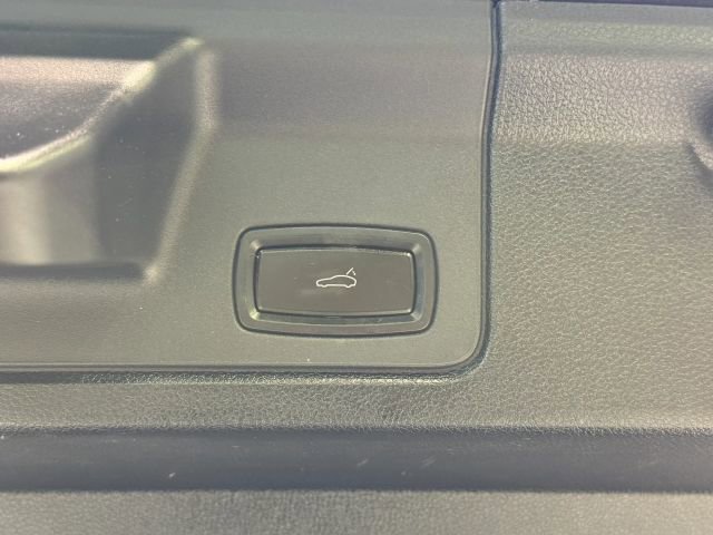 Used 2014 Porsche Panamera 4 AWD/4WD image 32