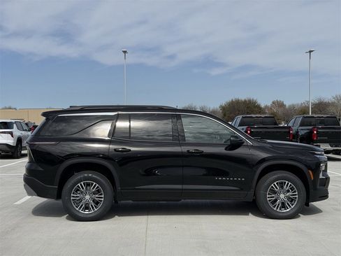 New 2026 Chevrolet Traverse LT image 3