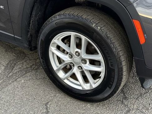 Used 2024 Jeep Grand Cherokee Laredo X image 7