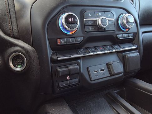 Used 2022 GMC Sierra 1500 AT4 w/ AT4 Preferred Package image 19