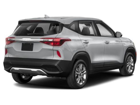 Used 2023 Kia Seltos LX AWD/4WD image 2