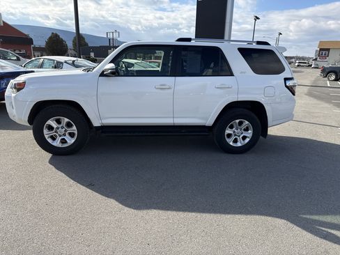 Used 2024 Toyota 4Runner SR5 Premium image 7