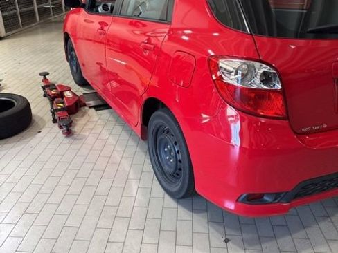 Used 2011 Toyota Matrix image 2