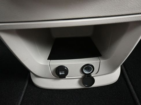 Used 2016 Dodge Grand Caravan SE image 19