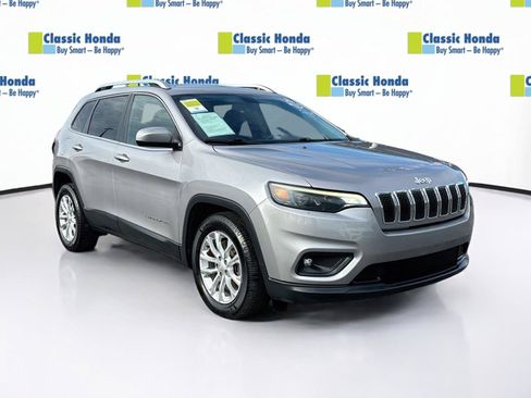Used 2019 Jeep Cherokee Latitude w/ Popular Appearance Group FWD image 1
