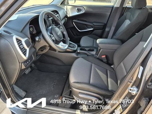 Certified 2025 Kia Soul LX w/ LX Technology Package FWD image 15