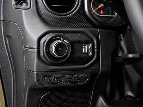 Used 2025 Jeep Wrangler Unlimited Rubicon w/ Convenience Group AWD/4WD image 12