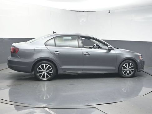 Used 2018 Volkswagen Jetta SE FWD image 8