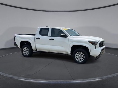 Used 2024 Toyota Tacoma SR RWD image 2