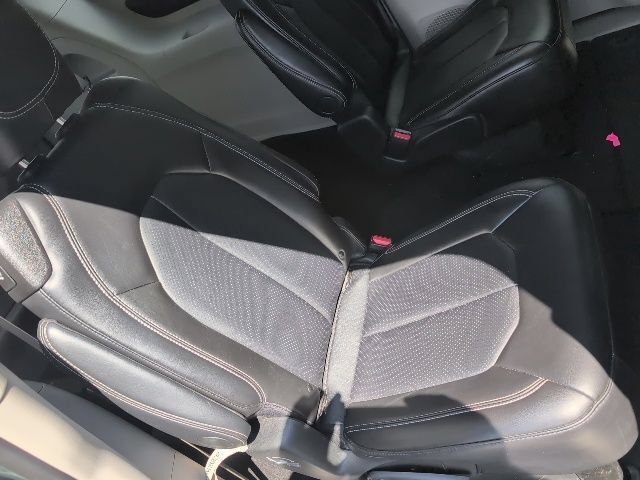 Used 2024 Chrysler Pacifica Touring-L FWD image 11