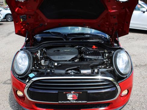 Used 2018 MINI Cooper 2-Door Hardtop w/ Signature Line Package FWD image 13