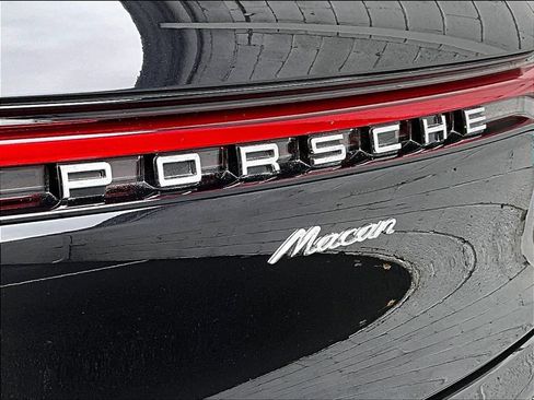 Certified 2026 Porsche Macan AWD/4WD image 13