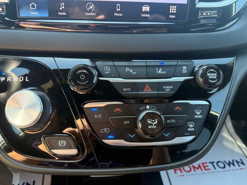 Used 2025 Chrysler Pacifica Select FWD image 22