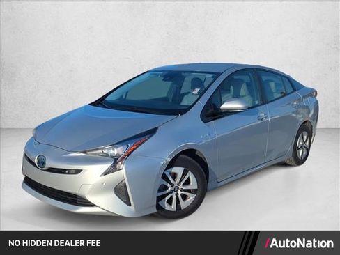 Used 2017 Toyota Prius Three FWD image 1