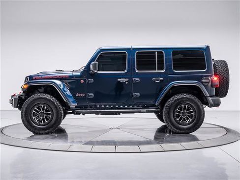 Used 2025 Jeep Wrangler Unlimited Rubicon image 2