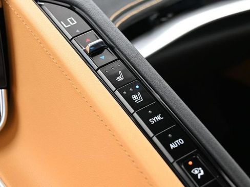 Used 2025 Chevrolet Corvette Stingray Preferred Conv w/ 2LT RWD image 21