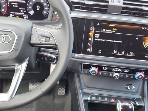 New 2025 Audi Q3 2.0T Premium image 28