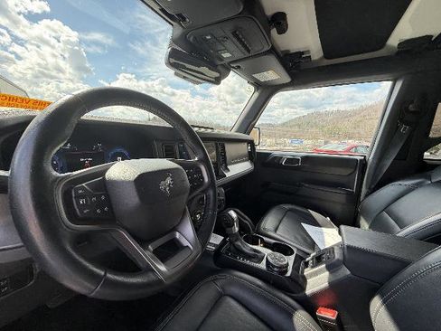 Certified 2025 Ford Bronco Badlands image 4