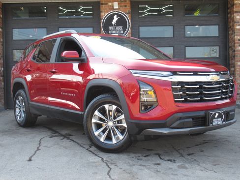 Used 2025 Chevrolet Equinox LT w/ Convenience Package II AWD/4WD image 2