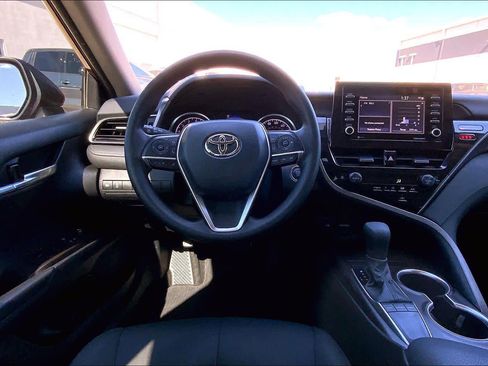 Used 2022 Toyota Camry LE w/ Convenience Package image 6