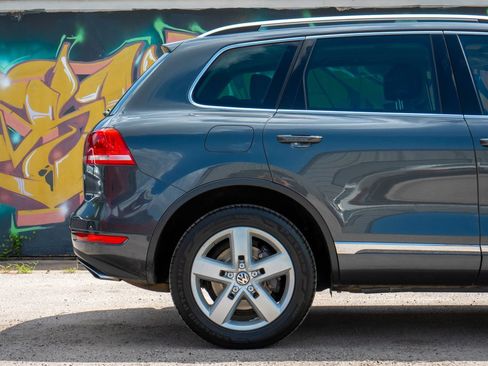 Used 2014 Volkswagen Touareg VR6 AWD/4WD image 8