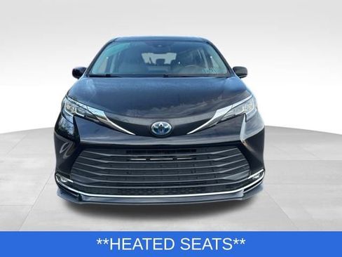 Used 2023 Toyota Sienna XLE image 9