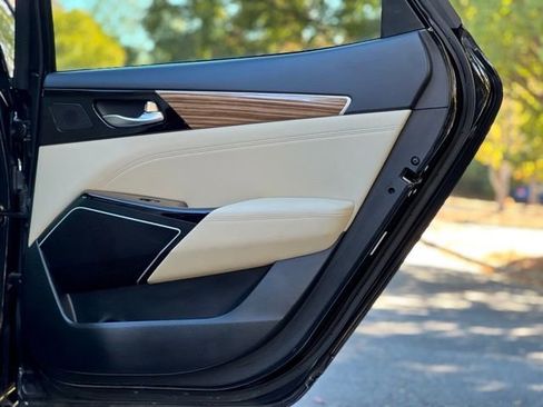 Used 2019 Kia Cadenza Premium FWD image 21