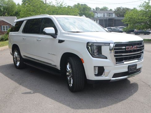 Used 2023 GMC Yukon XL SLT w/ SLT Premium Package AWD/4WD image 6