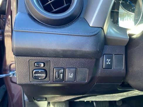 Used 2018 Toyota RAV4 LE w/ Carpet Mat Package image 12