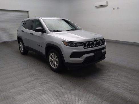 Used 2024 Jeep Compass Sport image 13