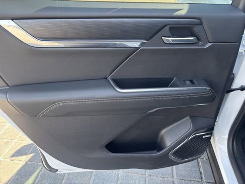 Used 2025 GMC Acadia Elevation image 25