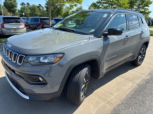 Used 2024 Jeep Compass Limited AWD/4WD image 4