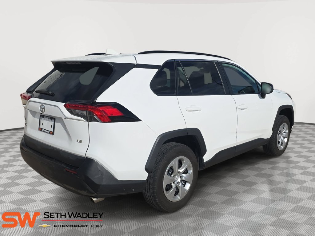 Used 2021 Toyota RAV4 LE FWD image 7