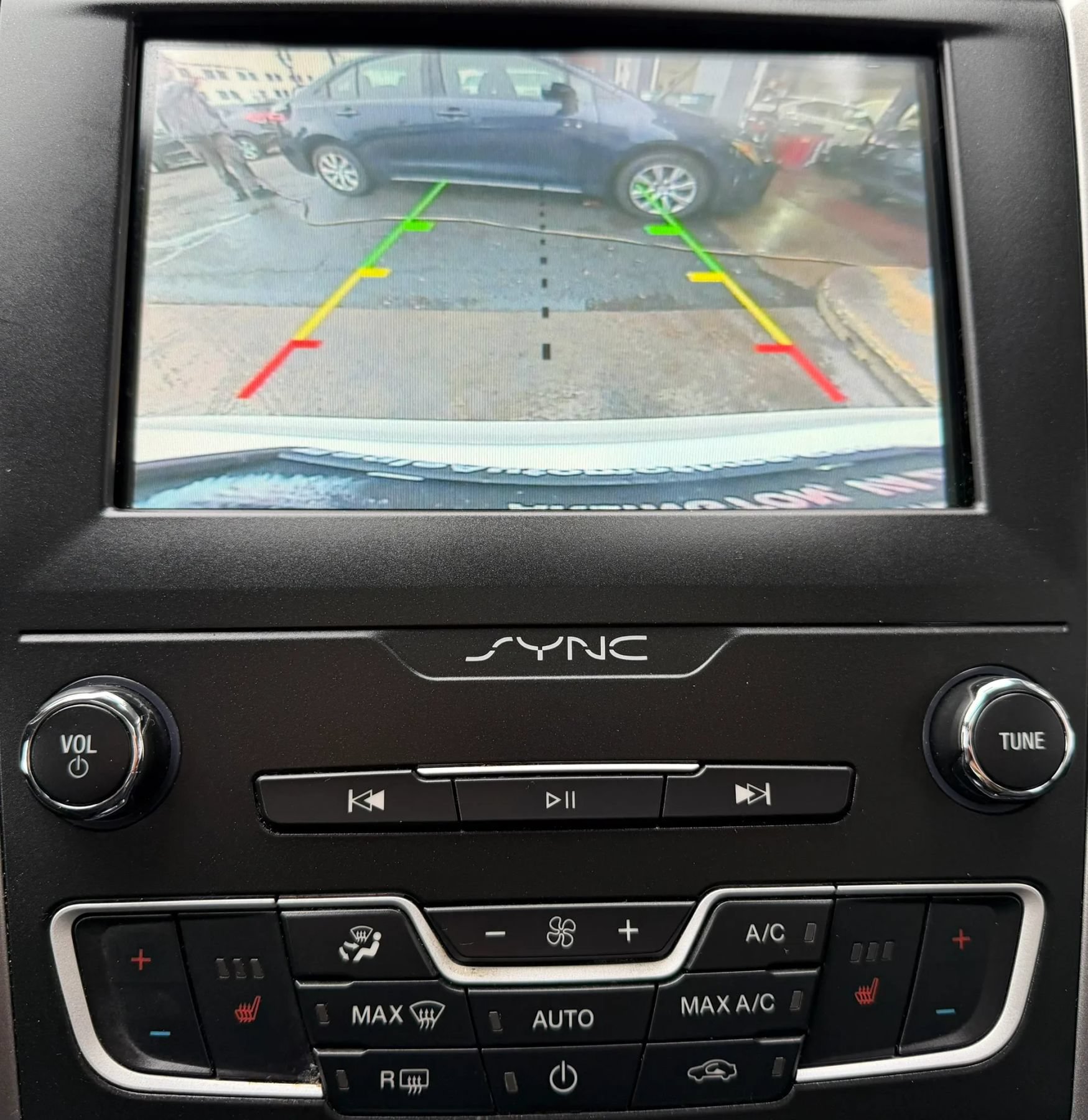 Used 2020 Ford Fusion SEL FWD image 19