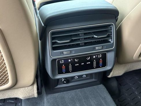 Used 2023 Audi Q8 Premium Plus image 16