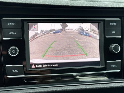 Used 2024 Volkswagen Jetta SE FWD image 19