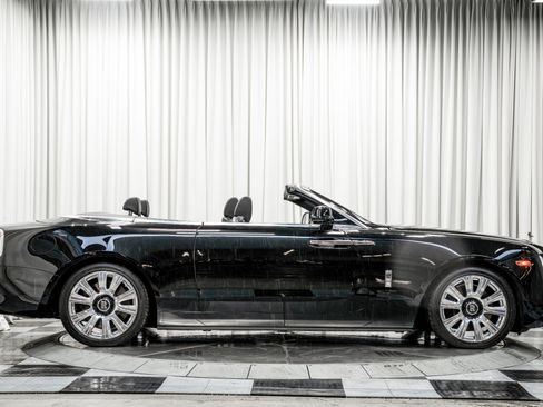 Used 2017 Rolls-Royce Dawn RWD image 55