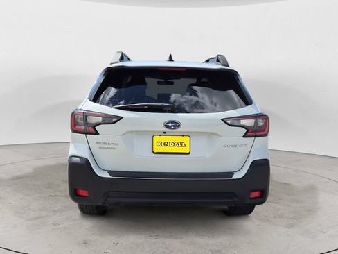 Used 2025 Subaru Outback Premium AWD/4WD image 4
