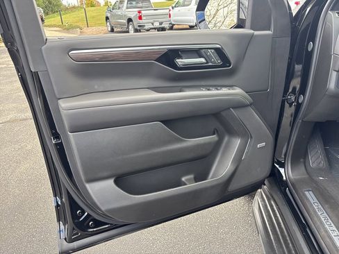 New 2025 Chevrolet Suburban Premier image 7