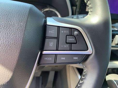 Used 2023 Toyota Highlander XLE image 27