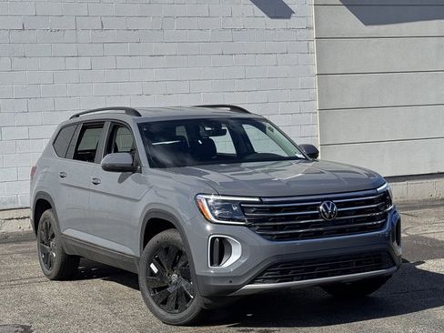 New 2026 Volkswagen Atlas SE image 3