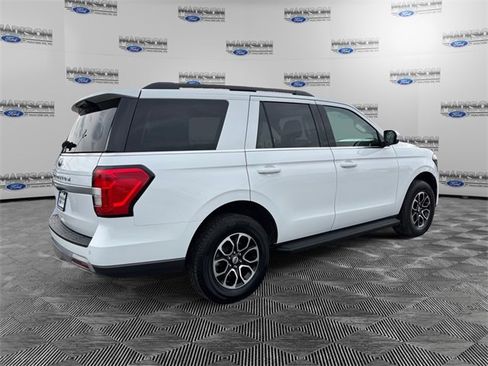 Used 2024 Ford Expedition XLT image 5