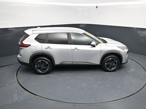 Used 2025 Nissan Rogue SV image 39