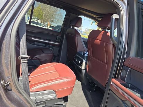 Used 2024 Ford Expedition Limited AWD/4WD image 16