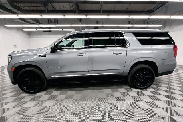 Used 2023 GMC Yukon XL SLT w/ SLT Premium Package AWD/4WD image 15
