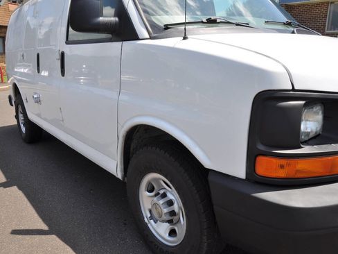 Used 2010 Chevrolet Express 2500 image 5