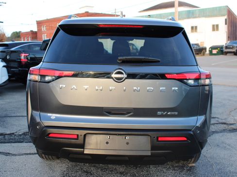 Certified 2022 Nissan Pathfinder SV image 4