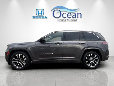 Used 2022 Jeep Grand Cherokee Overland w/ Luxury Tech Group IV AWD/4WD image 6