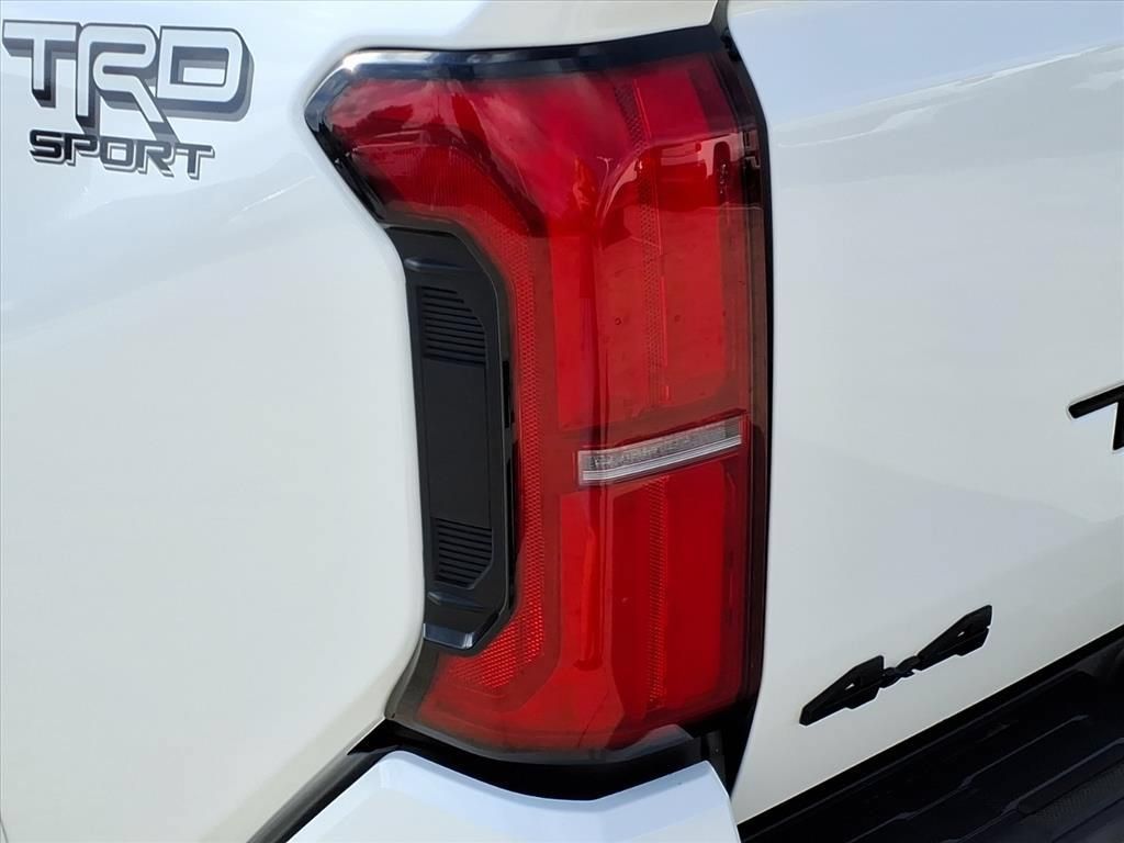 Used 2025 Toyota Tacoma TRD Sport AWD/4WD image 12
