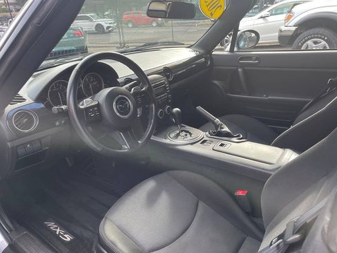 Used 2015 MAZDA MX-5 Miata Sport RWD image 9